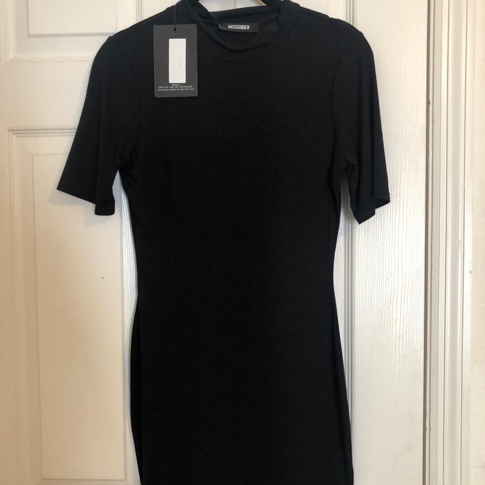 Short-sleeved curved hem Missguided dress